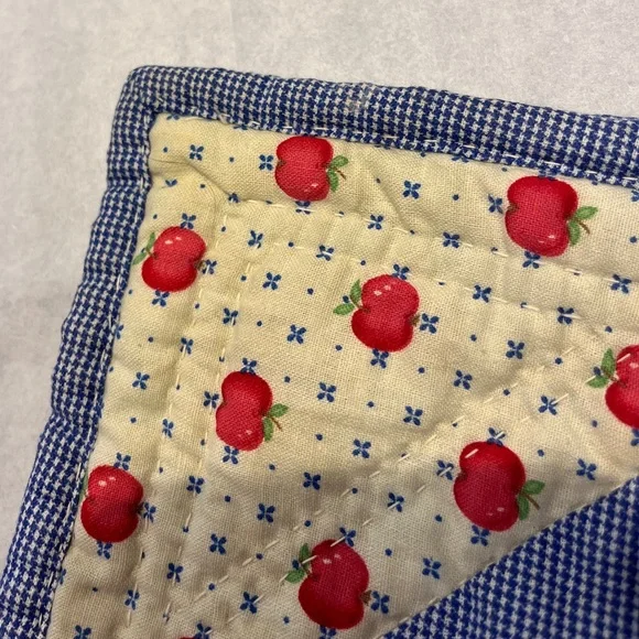 Vintage Hand Quilted Patchwork Wall Hanging or Table Topper | Apple Pattern - Picture 3 of 7